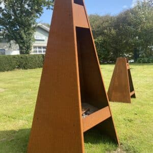 Terrassepejs i Corten-stål